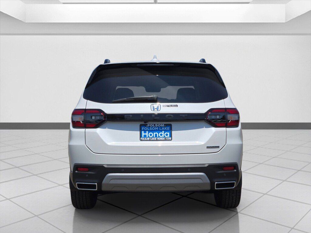 New 2025 Honda Pilot Touring image 5