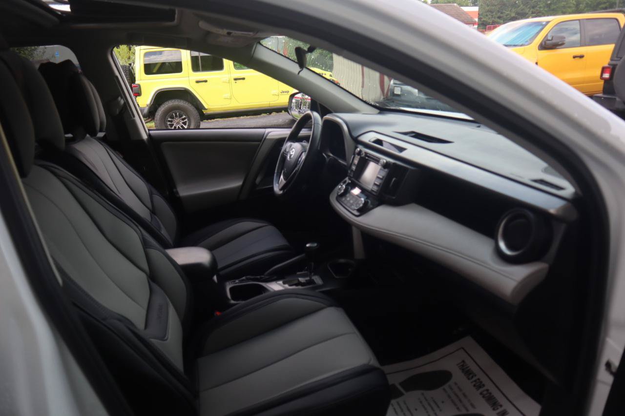 Used 2017 Toyota RAV4 XLE AWD/4WD image 36