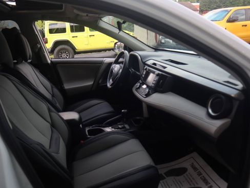 Used 2017 Toyota RAV4 XLE AWD/4WD image 36