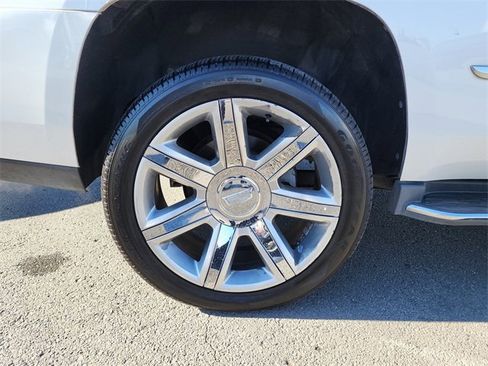 Used 2016 Cadillac Escalade Luxury image 31