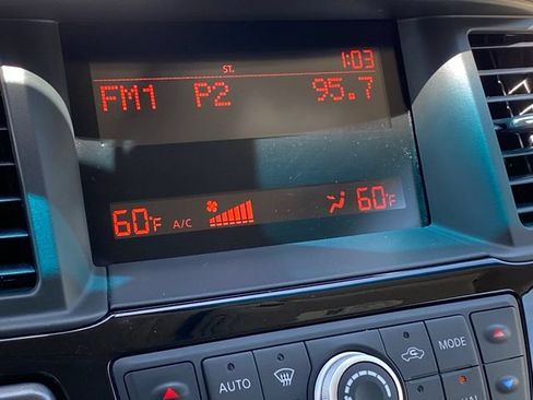 Used 2015 Nissan Pathfinder S FWD image 23