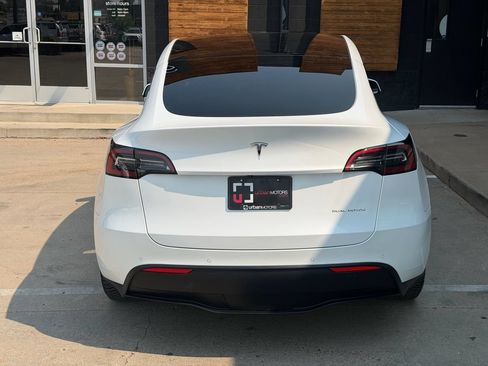 Used 2022 Tesla Model Y Long Range AWD/4WD image 14