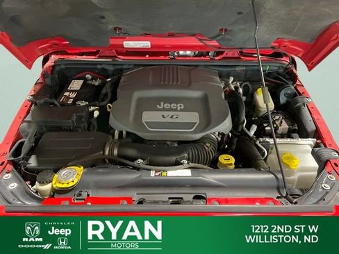 Used 2015 Jeep Wrangler Unlimited Rubicon w/ Max Tow Package AWD/4WD image 10