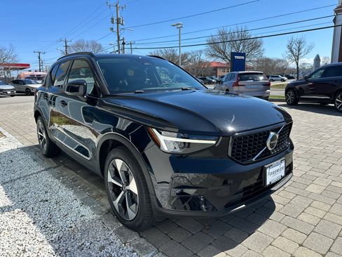 Used 2023 Volvo XC40 B5 Plus w/ Driver Assist Package image 38
