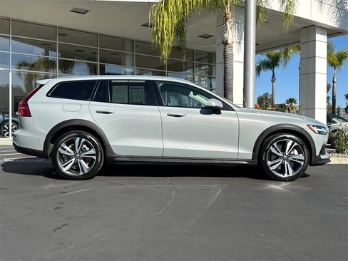 Certified 2025 Volvo V60 B5 Cross Country Plus image 6
