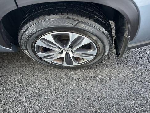 Used 2020 Toyota Highlander XLE image 22