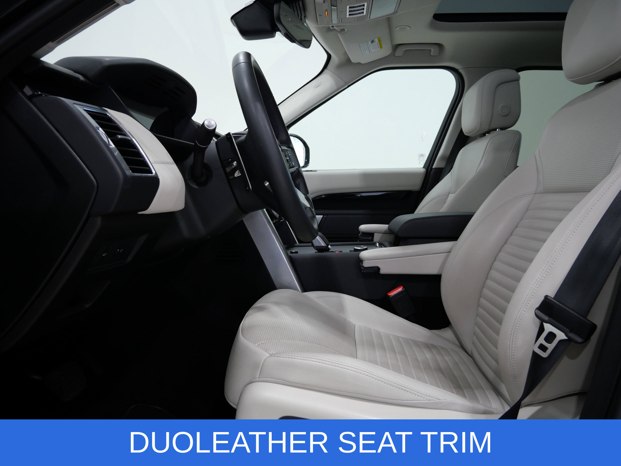 Used 2025 Land Rover Discovery S AWD/4WD image 13