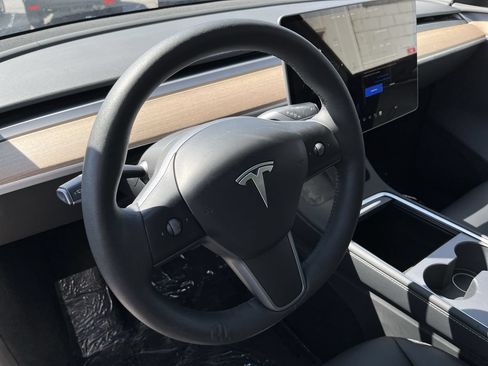 Used 2023 Tesla Model Y Long Range AWD/4WD image 5