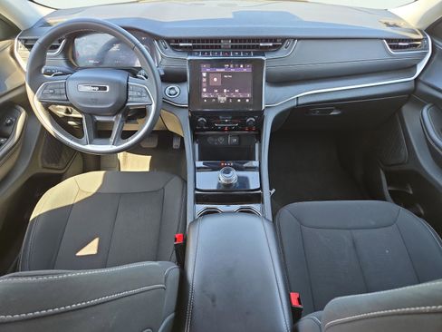 Used 2023 Jeep Grand Cherokee Laredo image 18