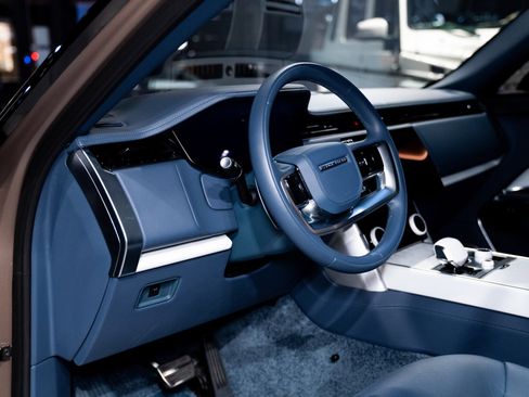 Used 2023 Land Rover Range Rover SV image 17