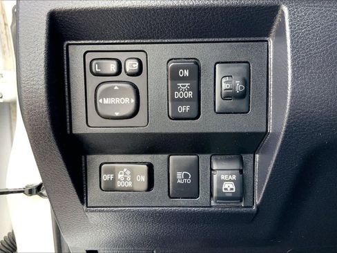 Used 2021 Toyota Tundra Platinum AWD/4WD image 33