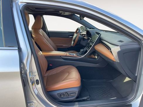 Used 2019 Toyota Avalon Limited w/ All Weather Liner Package image 15