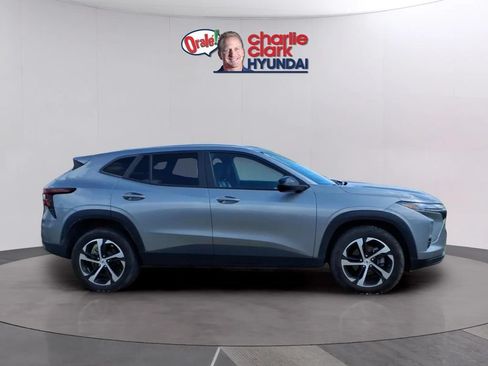 Used 2024 Chevrolet Trax RS w/ Driver Confidence Package FWD image 6