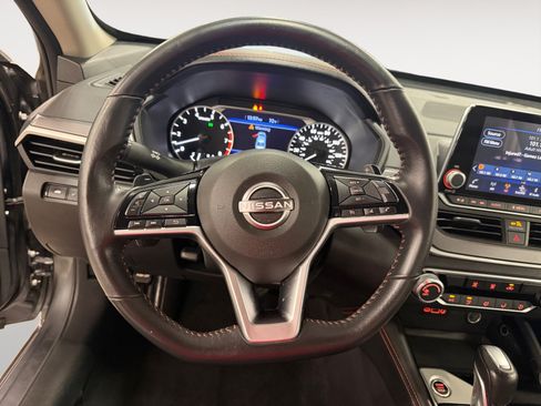 Used 2024 Nissan Altima 2.5 SR FWD image 14