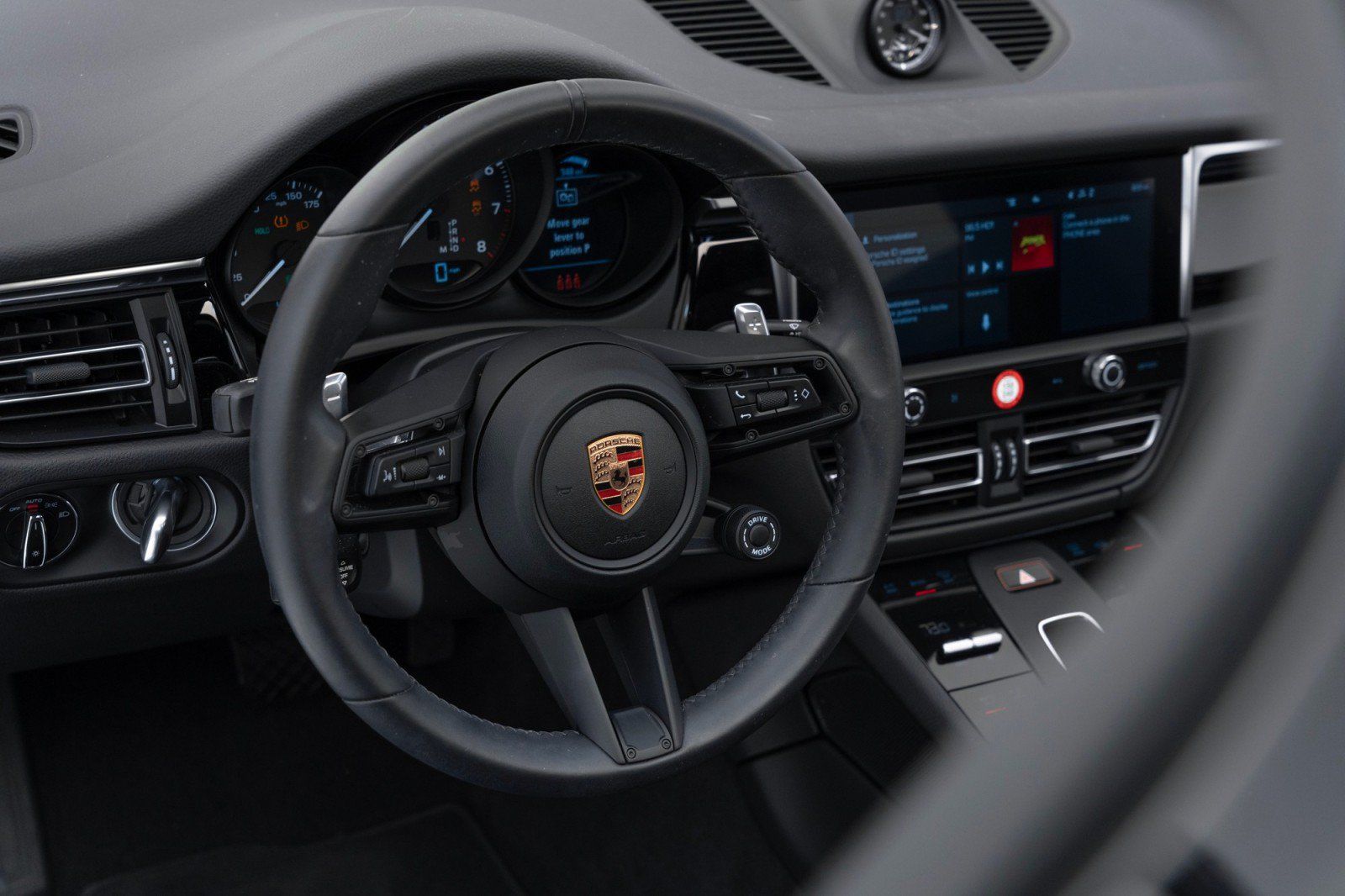 Certified 2024 Porsche Macan AWD/4WD image 16