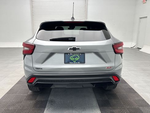 Certified 2024 Chevrolet Trax RS FWD image 10