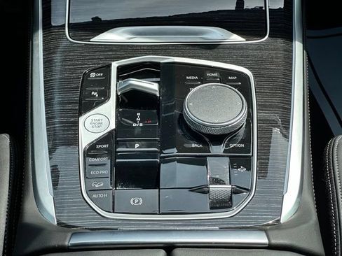 Used 2025 BMW X7 xDrive40i w/ M Sport Package AWD/4WD image 33