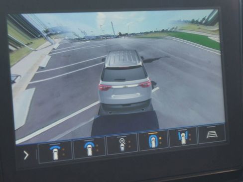 Used 2021 Chevrolet Traverse Premier image 9