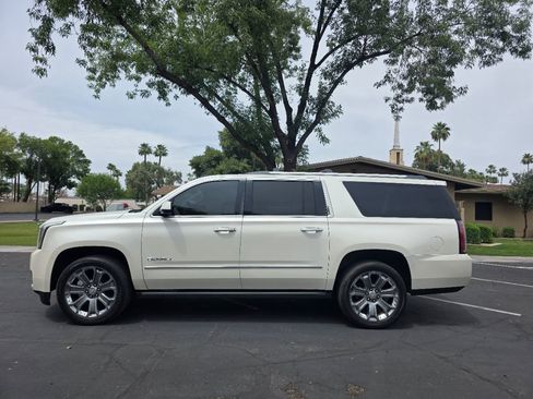 Used 2015 GMC Yukon XL Denali w/ Touring Package RWD image 3