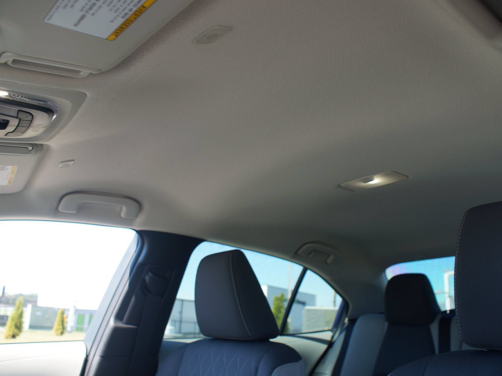 Used 2027 Toyota Corolla LE FWD image 6