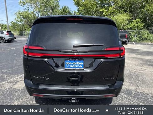 Used 2025 Chrysler Pacifica Limited w/ Trailer Tow Group FWD image 5