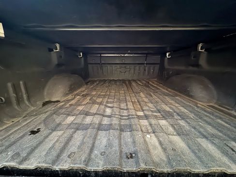 Used 2018 Chevrolet Silverado 1500 LT w/ Midnight Edition image 15