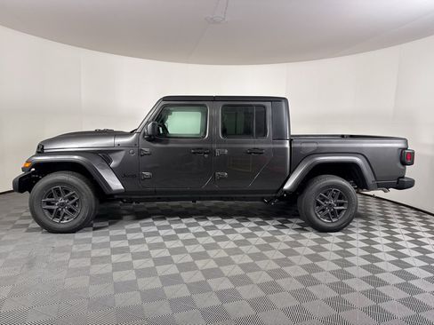 New 2025 Jeep Gladiator Sport image 10