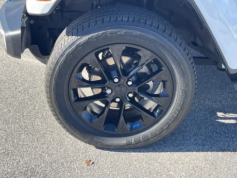 Used 2023 Jeep Wrangler Sahara image 11