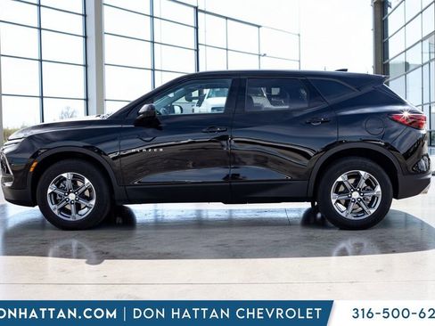 Used 2025 Chevrolet Blazer LT image 2