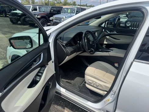 Used 2022 Buick Enclave Essence w/ Experience Buick Package FWD image 10
