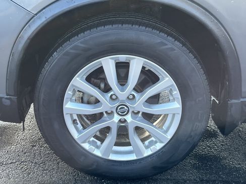 Used 2018 Nissan Rogue SV image 12