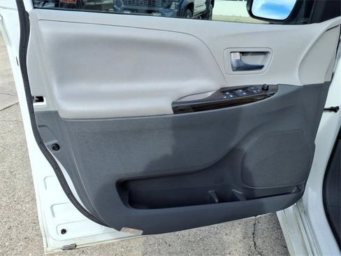 Used 2020 Toyota Sienna image 21