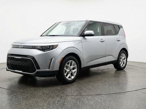 Used 2025 Kia Soul LX w/ LX Technology Package image 3