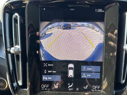 Used 2022 Volvo XC40 T5 Momentum w/ Premium Package image 26