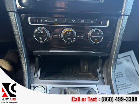 Used 2017 Volkswagen Golf R 4-Door image 21