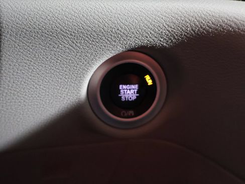 Used 2023 Chrysler Pacifica Touring-L FWD image 36