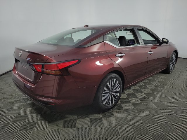 Used 2025 Nissan Altima 2.5 SV FWD image 8