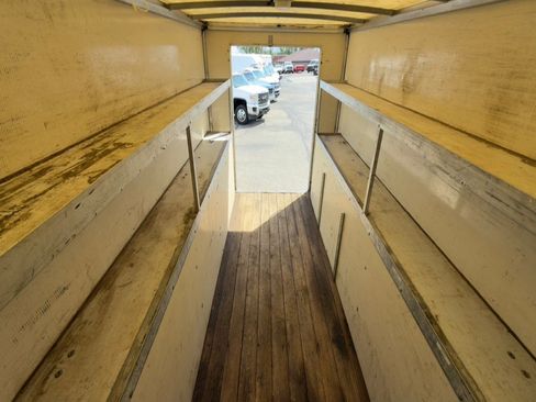 Used 2008 Chevrolet Express 3500 RWD image 17