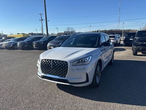 Used 2025 Lincoln Corsair Grand Touring w/ Equipment Group 302A image 4