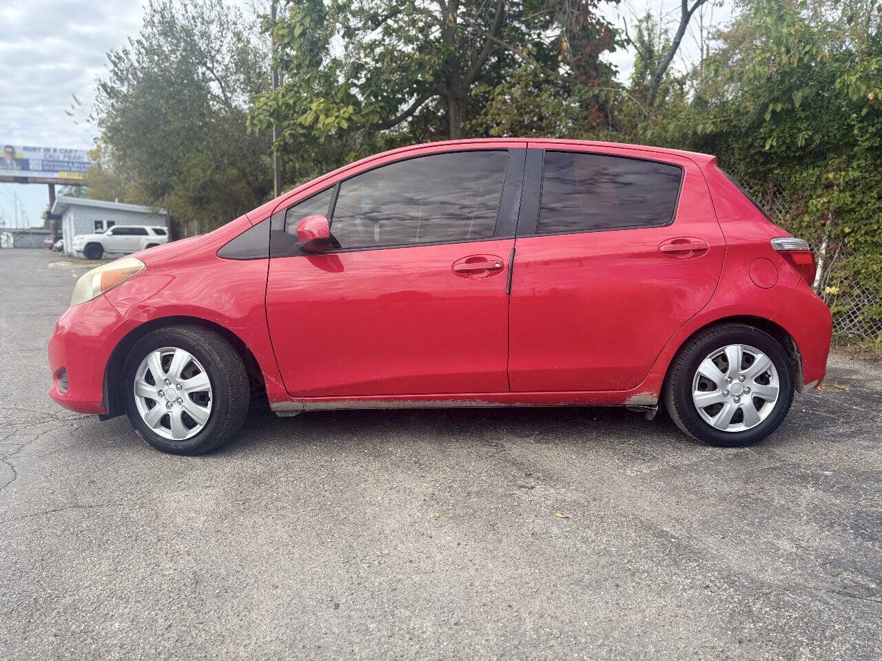 Used 2012 Toyota Yaris LE FWD image 2