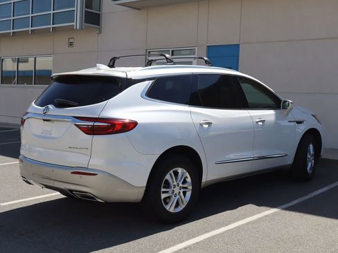 Used 2019 Buick Enclave Essence image 10