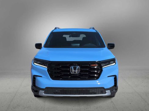 Used 2024 Honda Pilot TrailSport image 3