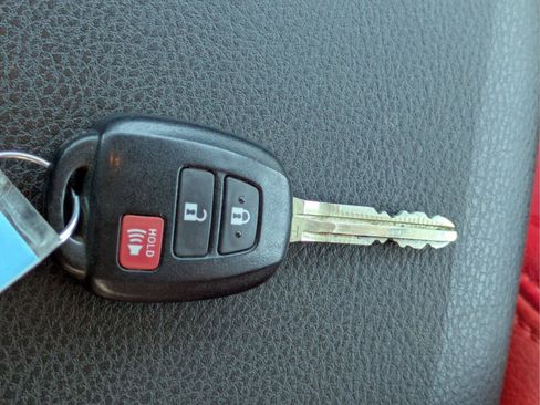 Used 2019 Toyota Tacoma SR5 image 29