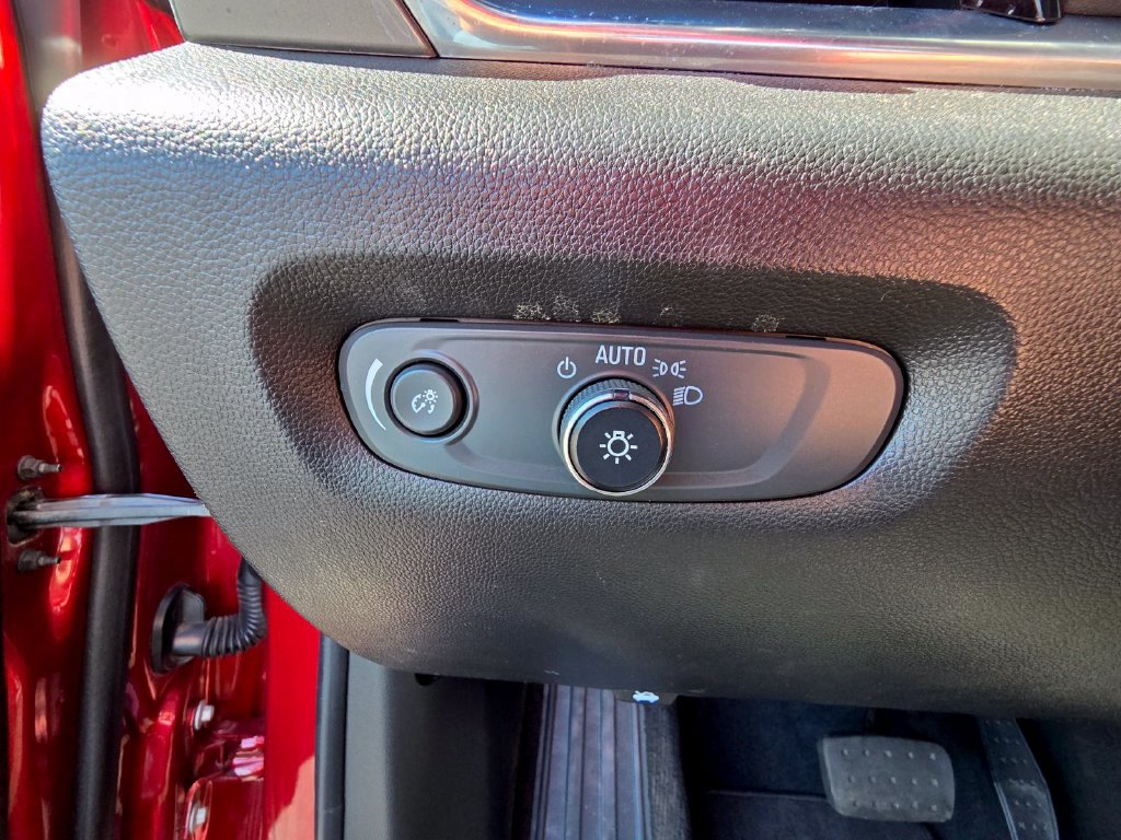 Used 2023 Chevrolet Traverse LT FWD image 20