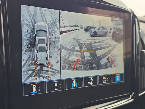 Certified 2023 Chevrolet Traverse LT w/ Rear Camera Mirror Package image 16