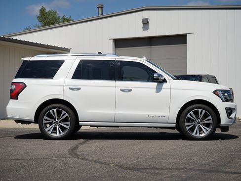 Used 2021 Ford Expedition Platinum image 2