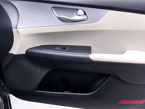Certified 2023 Kia Forte LXS w/ LXS Technology Package FWD image 31