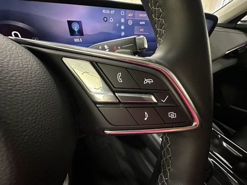 Used 2025 Buick Envision Preferred AWD/4WD image 27