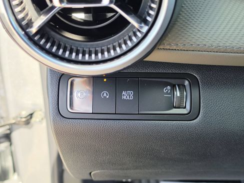 Used 2026 Chevrolet Equinox LT w/ Convenience Package II FWD image 32