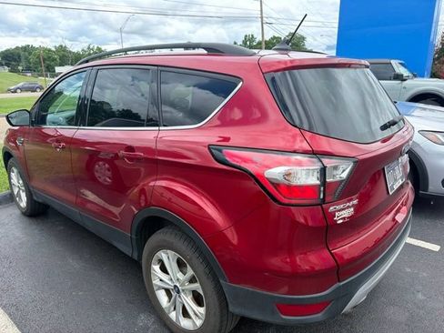 Used 2018 Ford Escape SE w/ SE Sync 3 Package AWD/4WD image 2
